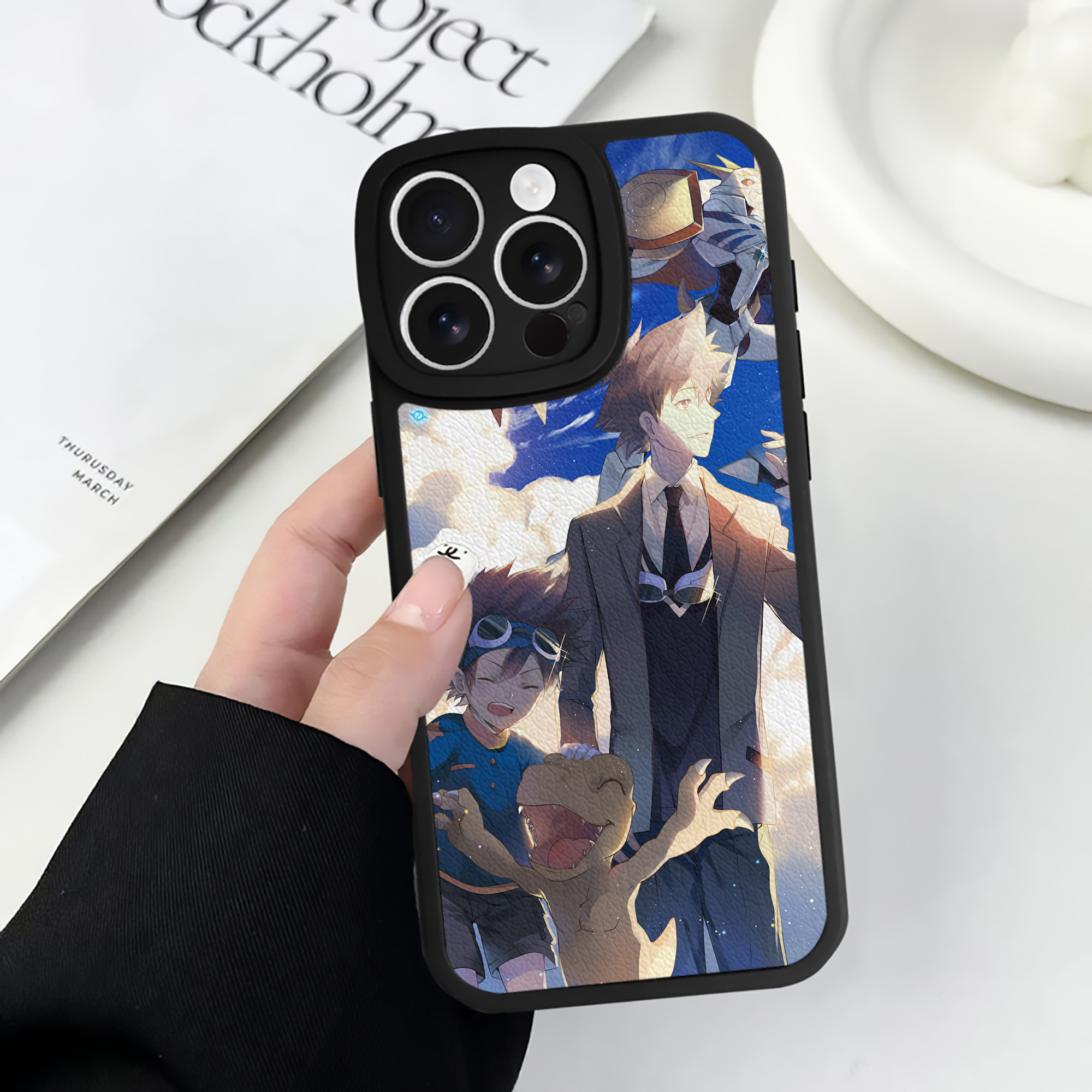 （画像用） Digimon デジタルモンスター/デジモン 【iPhone 16シリーズ対応】シリコンスマホケース（レザー調） 材質：シリコン